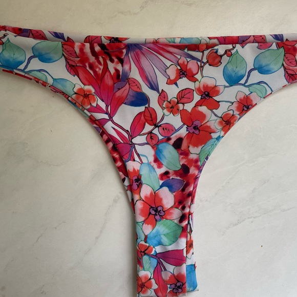 HandMade - Floral Bikini Set - Picture 4 of 7